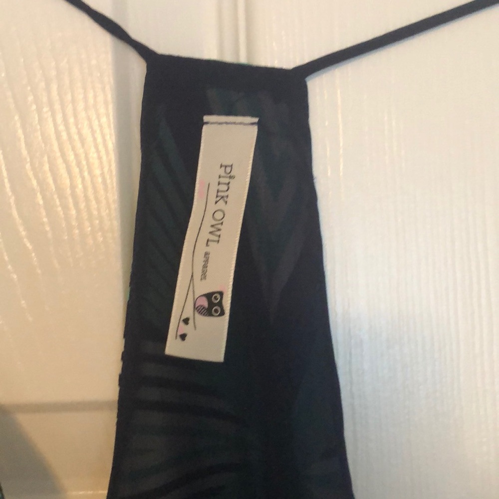 Geometric patterned tank - Picture 2 of 2